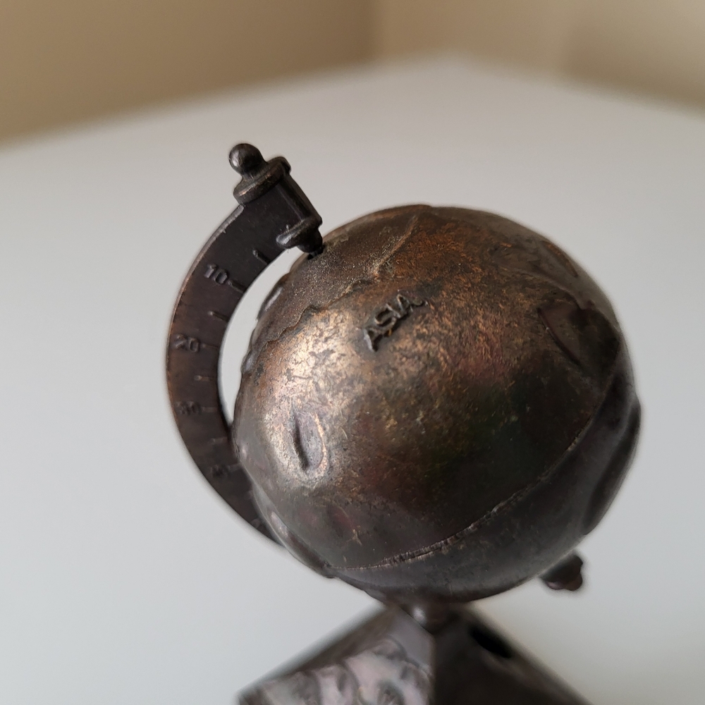 Vintage Hong Kong Die Cast Metal Miniature Globe Pencil Sharpener - Picture 4 of 16
